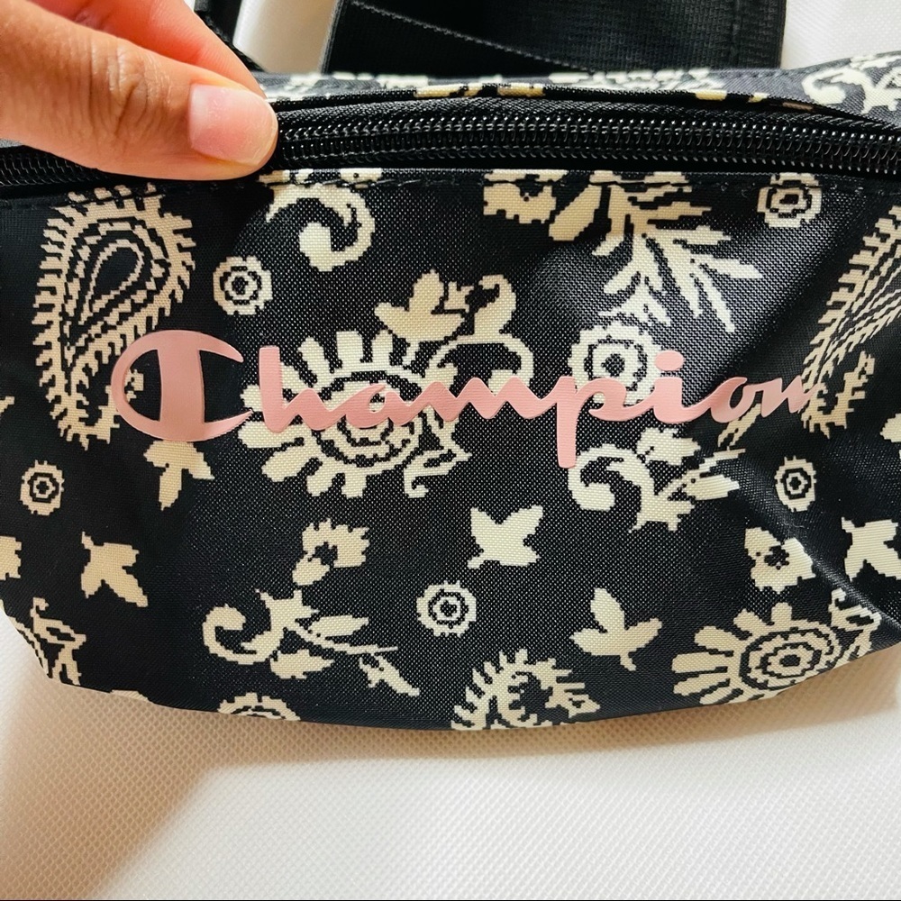 Champion| Women’s Waist Pack - Picture 2 of 6